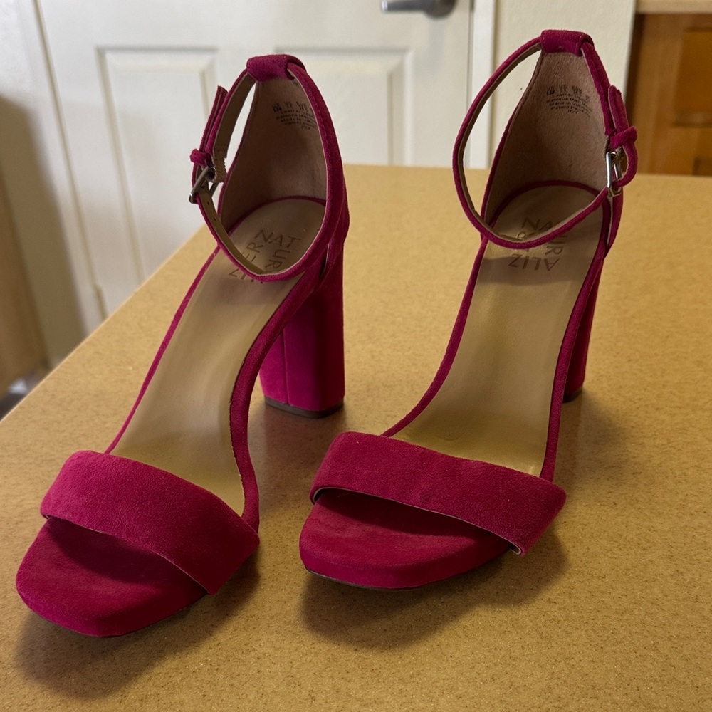 Naturalizer Women's Fuchsia Suede Block Heels 8.5